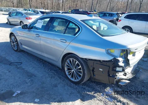 2021 BMW 540I xDrive z USA, uszkodzony, nr VIN WBA73BJ07MWW92452